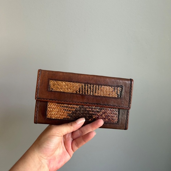 Vintage Brown Leather Tri-Fold Clasp Closure Wallet with Woven Details - Picture 12 of 12